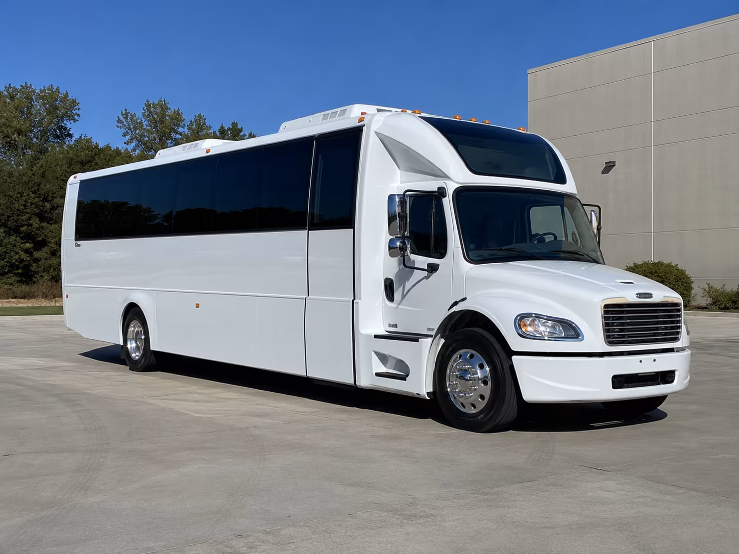 dothan 28 passenger party bus